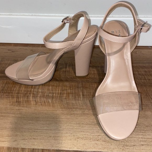 NEW! Nude Heel with Clear Front Strap, Size 7.5 - Picture 2 of 2